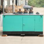 有一家工厂的厂长要订购两台“弯卷机”极速联系