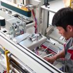 Máy dán thùng catton tự động