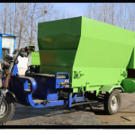 养牛喂羊用撒草车鸡鸭养殖投料机颗粒饲料撒料机5方撒料车