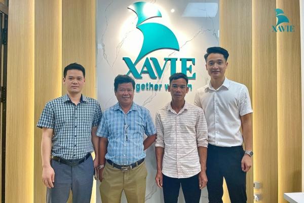 xavie-technology-chot-hop-dong-day-chuyen-san-xuat-giay-ve-sinh-voi-khach-hang-den-tu-quang-binh (4)