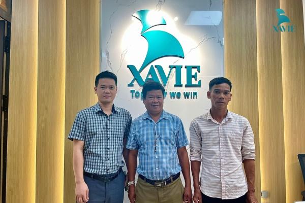 xavie-technology-chot-hop-dong-day-chuyen-san-xuat-giay-ve-sinh-voi-khach-hang-den-tu-quang-binh (5)